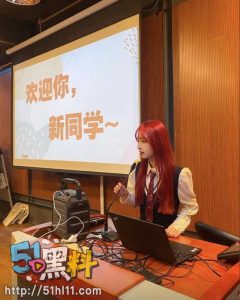 丹阳学生妹李思思 堕落成浪荡货“不要射我嘴里，射我逼里面”