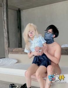 清纯白虎嫩妹 粉嫩骚穴遭肉棒疯狂打桩内射 男友也太能干了