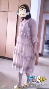 性感妻子沦为单男榨精肉便器 绿帽奴看娇妻被前后夹击 内心刺激又兴奋！