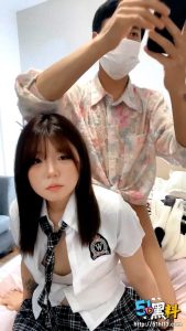 湖南长沙 龙佳  高颜值jk黑丝嫩女3p大乱斗  “哥哥轻点我要坏了”