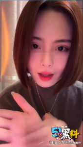 足控受虐狂福音～ 喜欢公共场合被调教 美臀紧身瑜伽裤诱惑