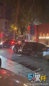 太炸裂了！北京朝阳区全身赤裸的男子大马路上边操边哭 这是受了多大的委屈呀？