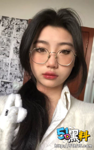 高颜值眼镜妹周妍妍私拍泄密  和男友性爱姿势层出不穷 看的让人惊艳连连