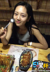 山东威海00后大学生 教室课桌上做爱 分手后男友一气之下将视频爆出