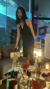 600万一晚 商务KTV  VS 之前美女吹一整瓶洋酒10万