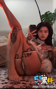 抖音网红刺青阿诗凭借超绝身材吸粉 和健身男友白天黑夜不停的打桩 直言想被大肉棒操死！