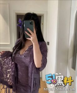 学生妹粥粥全裸玩穴视频流出 粉粉的插进去肯定非常舒服～