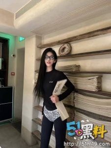 独家曝光！上海高冷网红贾滢玲隐藏的另一面 大长腿裸聊视频曝光！