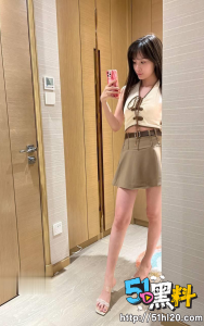 杭州美腿大学生兼职外围 穿着情趣白丝服侍金主 腿都被干软了！