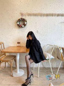 江苏大学学生孟涵 黑丝翘臀被狠狠后入 叫起来让人极度兴奋！