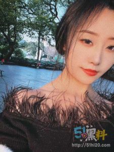 重庆老师杨柯柯约炮同事 人前端庄女老师人后吃鸡小能手 这样的反差婊谁不爱～