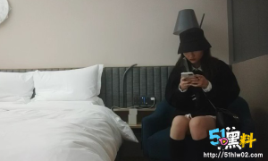 抖音女主播深夜兼职外围  酒店惨遭探花的无情打桩骚逼都操肿了   求饶直接被干哭！