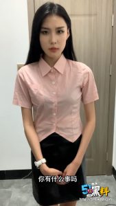 南京某公司员工刘佳琪 被老板pua要求展示性爱姿势 让人看的血脉喷张啊~