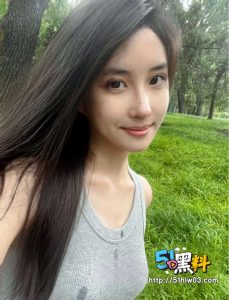 现实版美女与野兽～肥胖油腻男落地窗前后入女大学生 只能说吃的好啊！