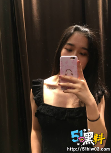 清纯可爱的眼镜妹 打长腿被捆绑在床上 白皙的酮体被无情开发！