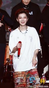 鹿晗因直播不当言论被全平台禁止关注 原因居然是因为黑粉！