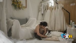 东北熟女阿姨 婚纱店身穿黑丝高跟诱惑小伙   宝贝爽吗？ 爽 你的战斗力太强了 腿都累酸了！