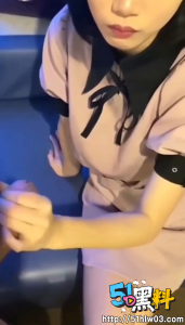 清纯腼腆小女生 紧致的翘臀疯狂摆动 在最美的年纪挨最狠地操！