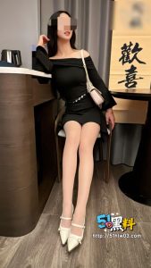 「姐弟乱伦」我的单亲姐姐 新婚之夜身穿秀禾服姐姐被我各种姿势玩弄潮喷