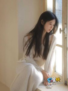 中央戏剧学院外围女圈圈  特斯拉露点玩车震 还邀请群友观看现场直播视频曝光！