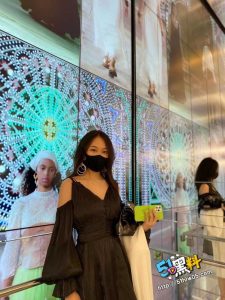 沈阳高校眼镜妹何蕊 为满足男友宿舍拍撩人视频 清纯与浪荡就在一瞬间！