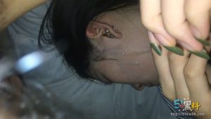 重庆房地产女销售梁柯琳 被客户下药迷奸颜射 做个业绩也不容易啊！