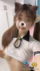 浙江金华吴思雨小小年纪步入社会 穿兔女郎服装热舞 还得是眼睛妹会玩啊！