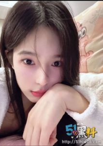 独家曝光！郑州科技学院冯佩霞 男友每天当女神供奉着 在外就是胯下奴！