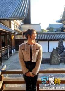 河南眼镜妹性爱视频泄密 妹子特别喜欢在窗前被后入 果然眼镜妹就是骚～