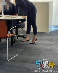 「姐弟乱伦」银行工作的姐姐被我迷惑 白天人前高贵银行白领 晚上背叛姐夫！