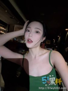 西安音乐学院宋昕宸 COS武媚娘妆造服侍主人 这眼神真的太媚了～