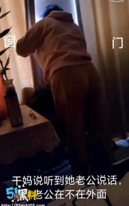 「母子乱伦」丰满大臀人妻偷情干儿子 中途干爹回家撞上～