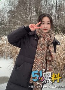 实习护士胆大开放！ 情人节和男友车震！还专找有人的地方～