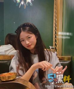 心机学姐勾搭同校男生！拍下视频传遍校园！男生当场社死～