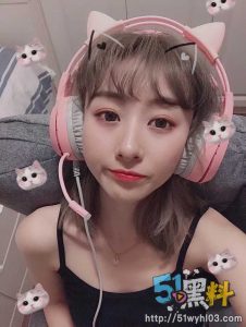 女大学生私密视频曝光！被男友调教各种花样齐出～