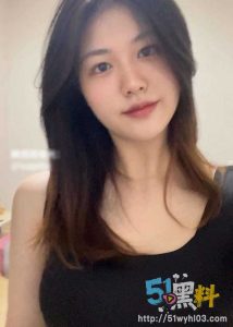 丰满人妻被奸夫流出视频！平时成熟知性私下如此放荡～