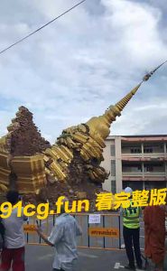 清迈连续下雨，500多年历史的宝塔倒了 #泰国