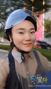 山东青岛少妇出轨发廊老板上当地热搜！饥渴成这样是老公不能满足吗～