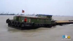 江苏泰州港货船超载进入长江沉没！幸得海警及时救援无人伤亡～