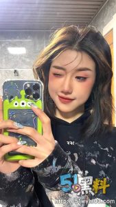 艺术学院女神不雅视频流出！学弟眼中的女神只是别人的胯下玩物！