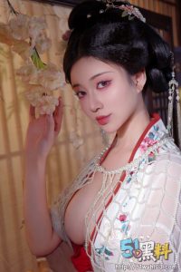 自拍流出小情侣家中爱爱，骚气女友让男主难以招架