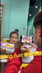 探店博主不好当啊~嘴上说好吃，表全身细胞都在抗拒，砸场子了😂 #难吃