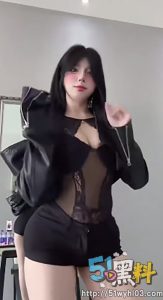 福利姬幼幼酱定制视频流出 顶级身材看得人血脉喷张