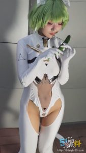 漫展猫耳娘不穿内裤大胆展示！逼毛走光被摄影任拍