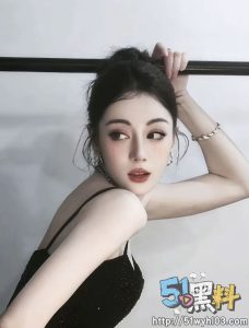 万恶的AI技术！女神迪丽热巴身穿情趣制服诱人至极