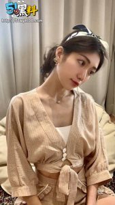 机车女神变身骚妻！与男友床战全程拍下，反差魅力令人上头！