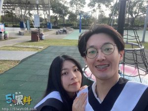 大学情侣玩太野！私拍口交做爱实录泄露，女主叫到腿软全程露脸！