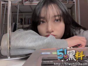 湖南美院校花范琳琳私密视频 没想到她玩的这么花