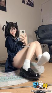 校园眼睛妹剃毛实录！眼镜妹粉嫩娇喘配合男友，画面真实撩翻众人！