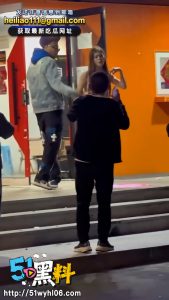 中国男人哪里比黑鬼差！三里屯鸡美和黑哥哥秀恩爱遭人谩骂